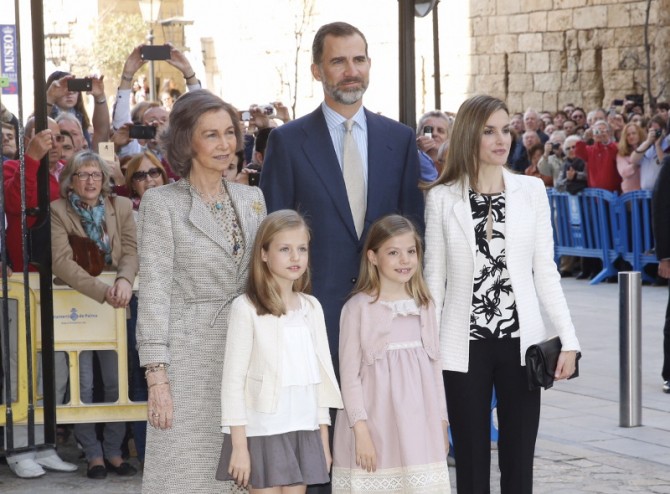 La Princesa Leonor y la Infanta Sofía protagonistas en la misa de Pascua  con looks de NANOS – La casita de Martina ♥ Blog moda infantil, moda  premamá, y tips de mujer